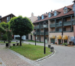 ansprechende Fassade mit Blick auf den Brunnenplatz