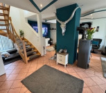 Eingangsbereich und Treppe zum OG