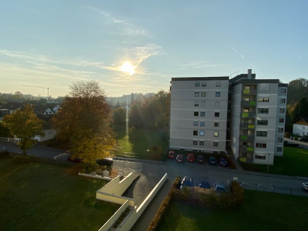 VERMIETET! schöne 1,5 Zi.- Wohnung, großer überd. Balkon, neue Küche, super Lage
