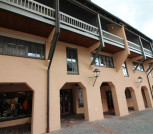 direkt am Kurplatz gelegen, direkter Zugang zur Therme